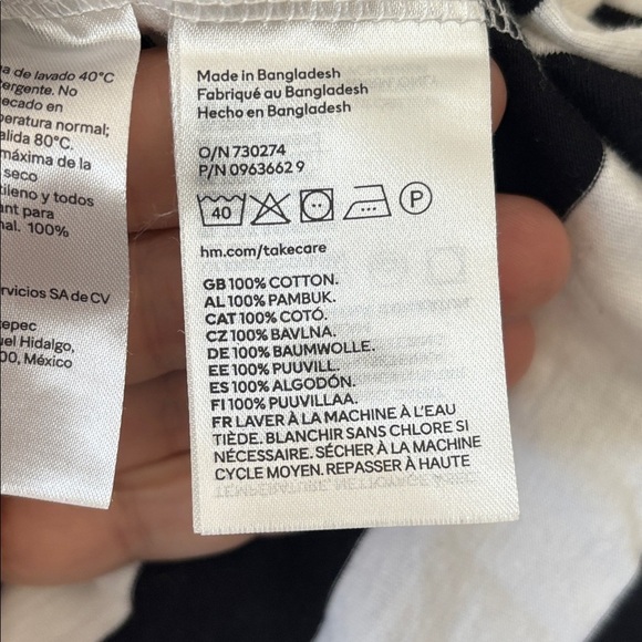 H&M women’s 100% cotton Black and White Striped Short Sleeve Tee XL - Picture 6 of 7